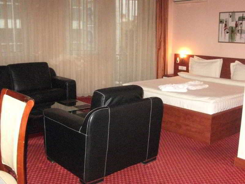 Hotel Royal Πρίστινα Εξωτερικό φωτογραφία