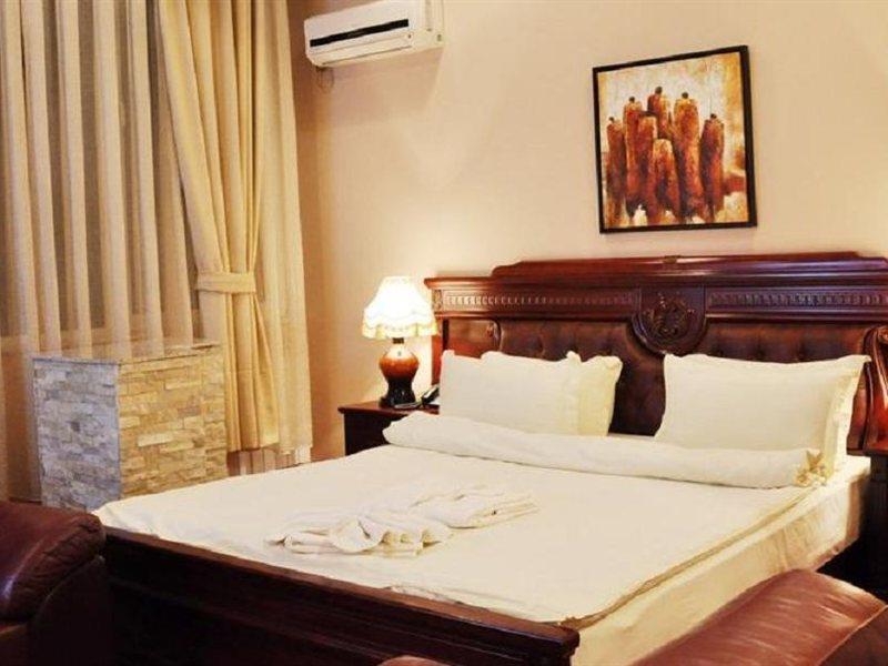 Hotel Royal Πρίστινα Εξωτερικό φωτογραφία
